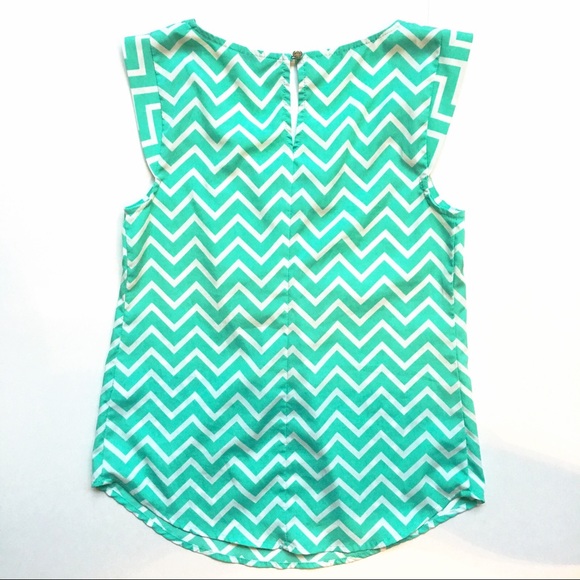 🌸 Candie’s Chevron Top - Size XS - Picture 2 of 4
